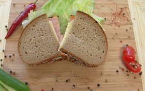 Польза и вред бутерброда с маслом