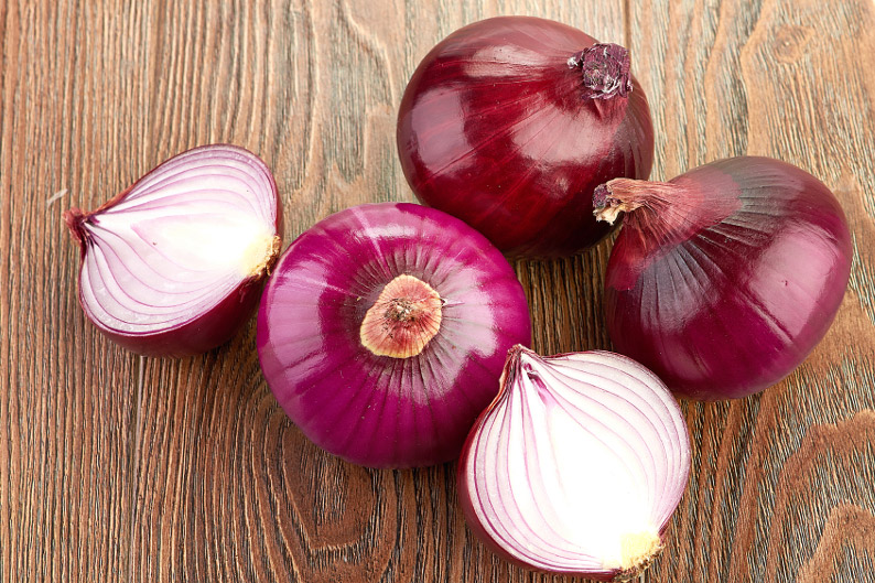 red onion in red wine