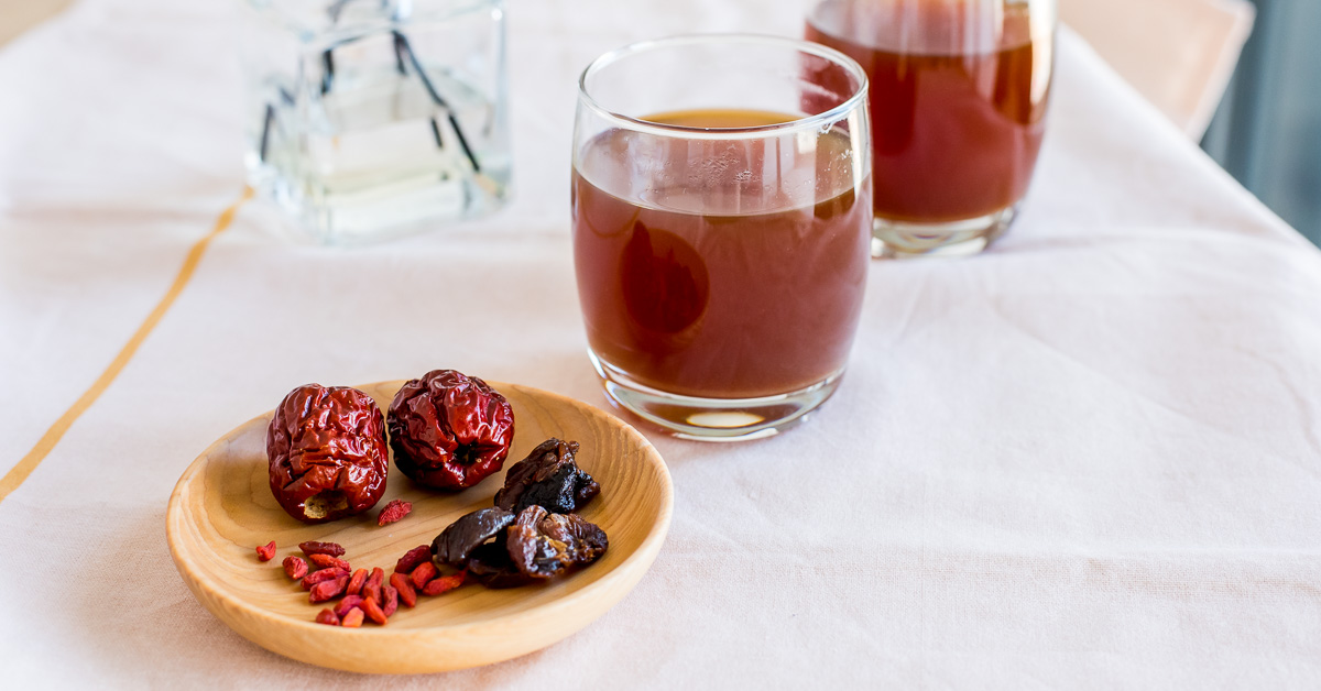 red dates and goji berries tea